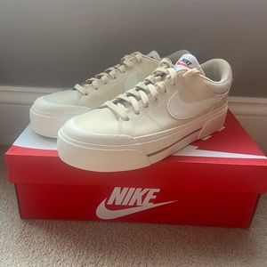 BRAND NEW IN BOX NIKE COURT LEGACY LIFT SNEAKERS